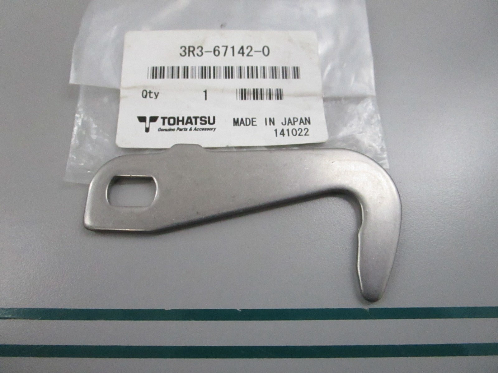 NEW OEM 3R3-67142-0 3R3671420 Tohatsu Cover Hook 0810