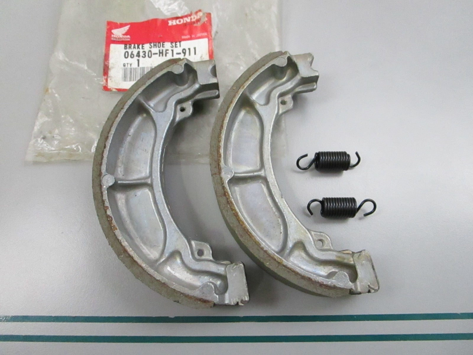 NEW OEM 06430-HF1-911 Honda Brake Shoe Set 0810