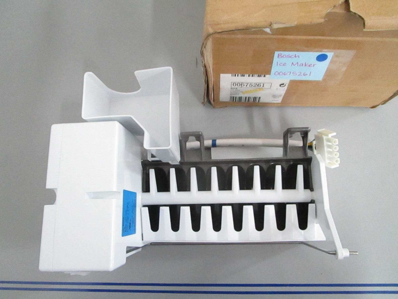 *NEW OEM* 0820 Bosch Ice Maker 00675261