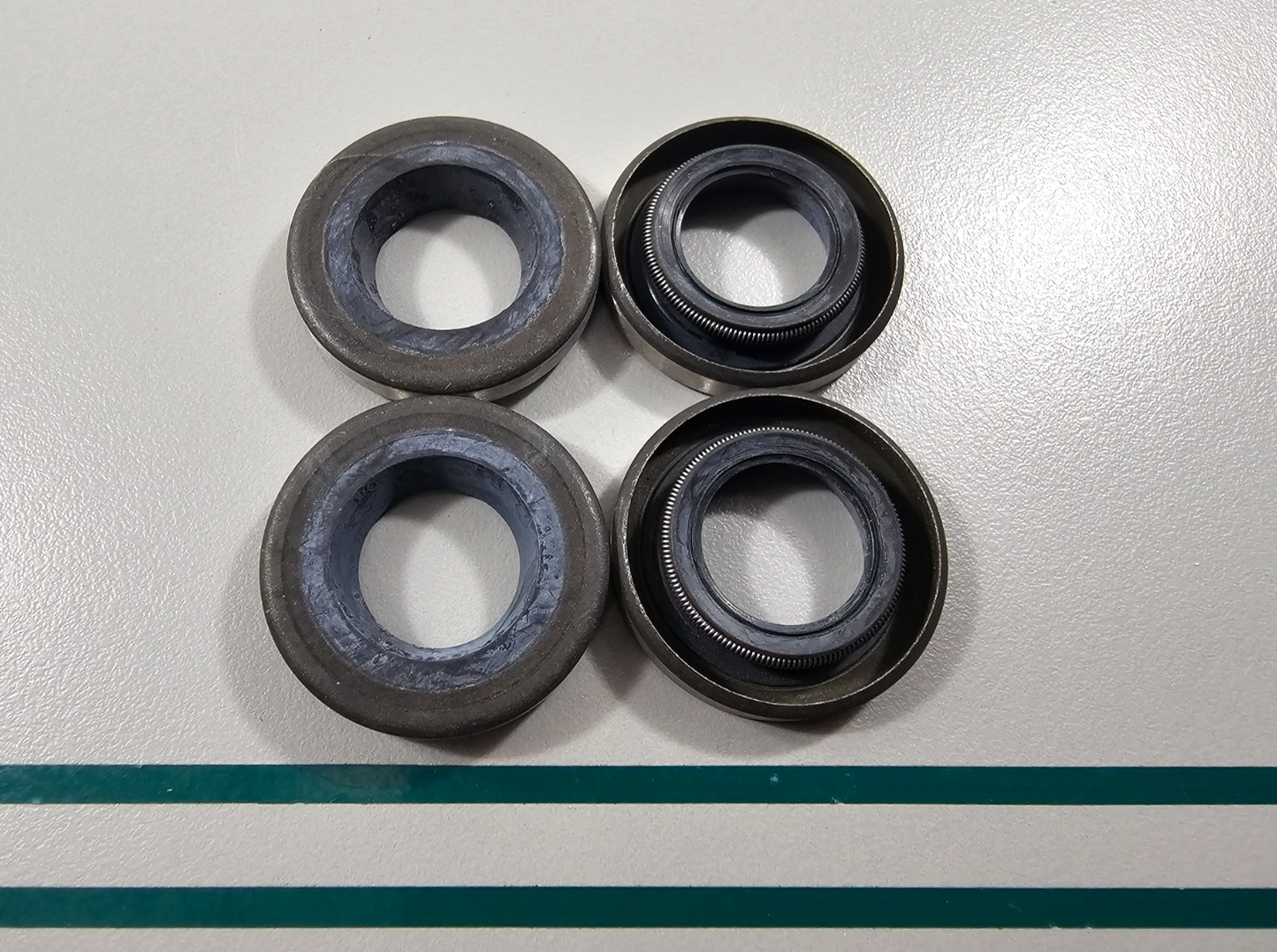 NEW OEM (LOT OF 4) 330327 0330327 OMC Johnson Evinrude Oil Retainer 0810