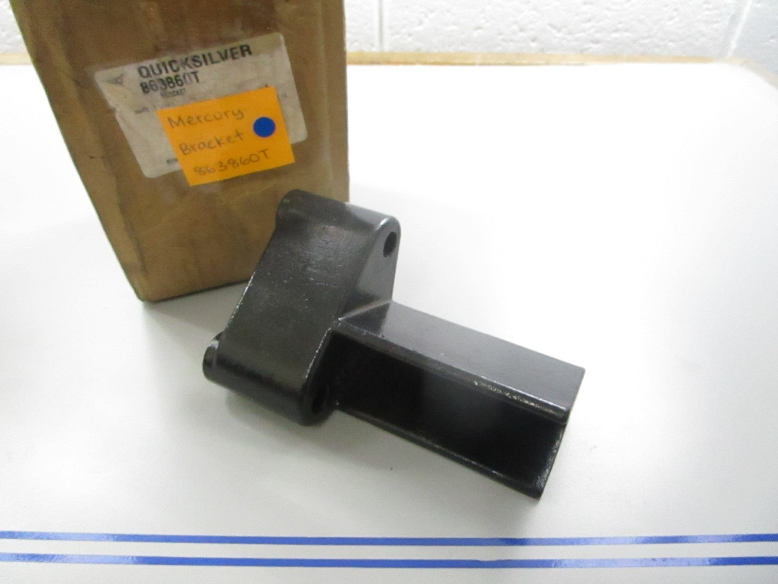 *NEW OEM* 0810 Mercury Quicksilver Bracket 863860T