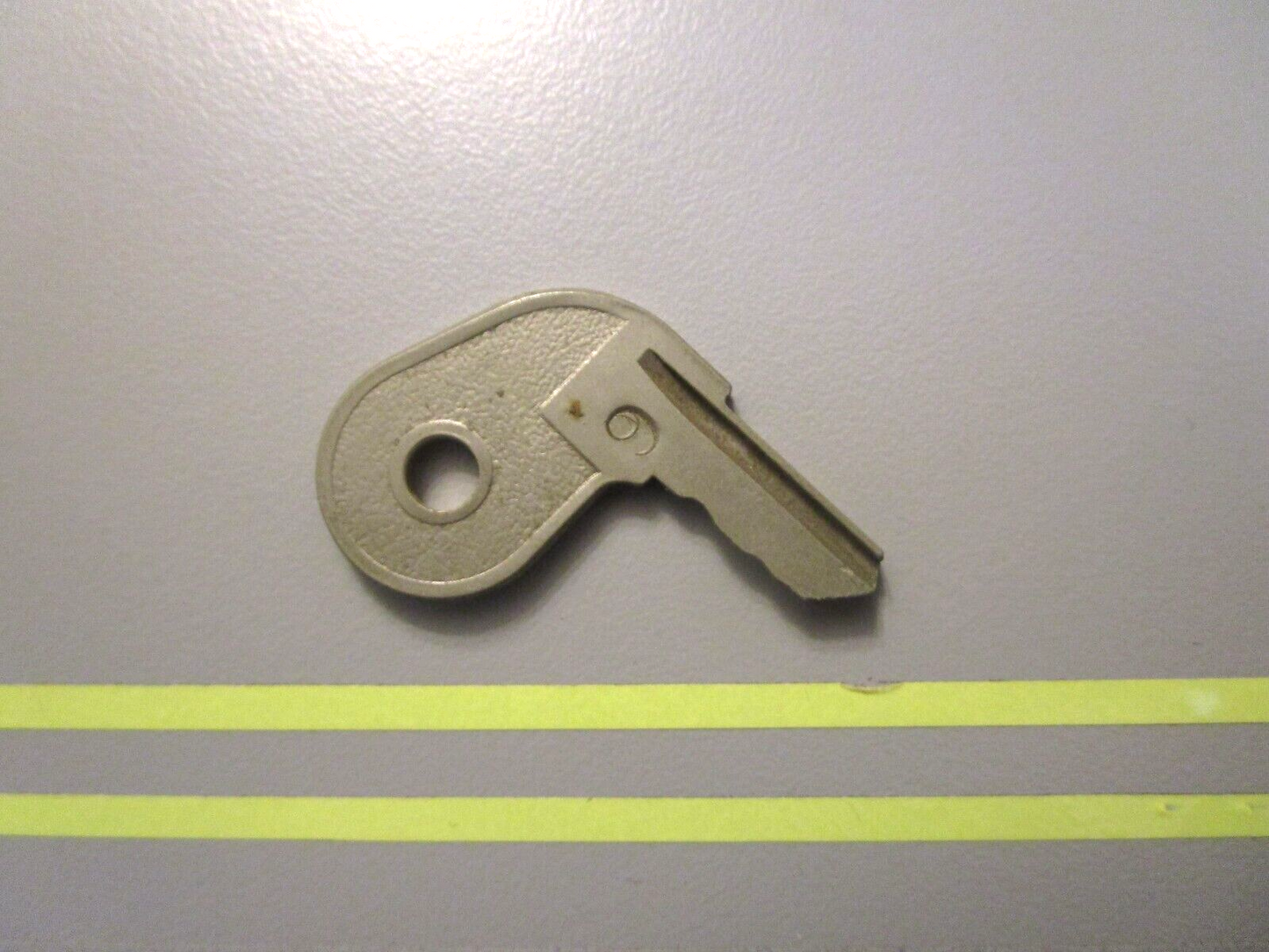 *NEW OEM* 0750 OMC Johnson Evinrude IGNITION KEY (73-9)  501774 0501774