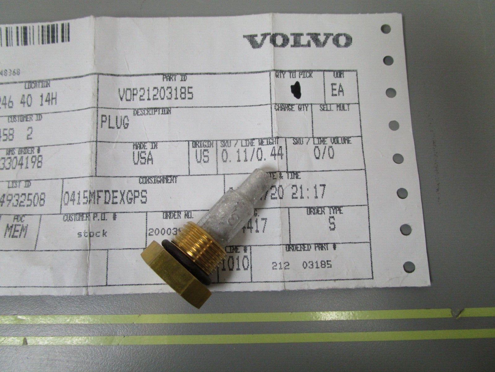 *NEW OEM* 0720 Volvo Penta Plug 21203185