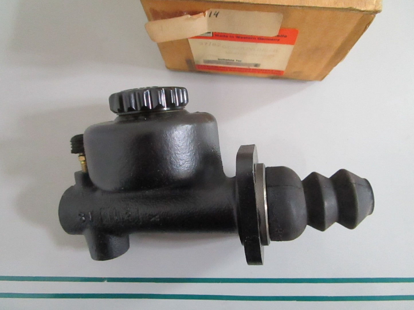 NEW OEM 0002951406 Mercedes-Benz Clutch Master Cylinder 0820