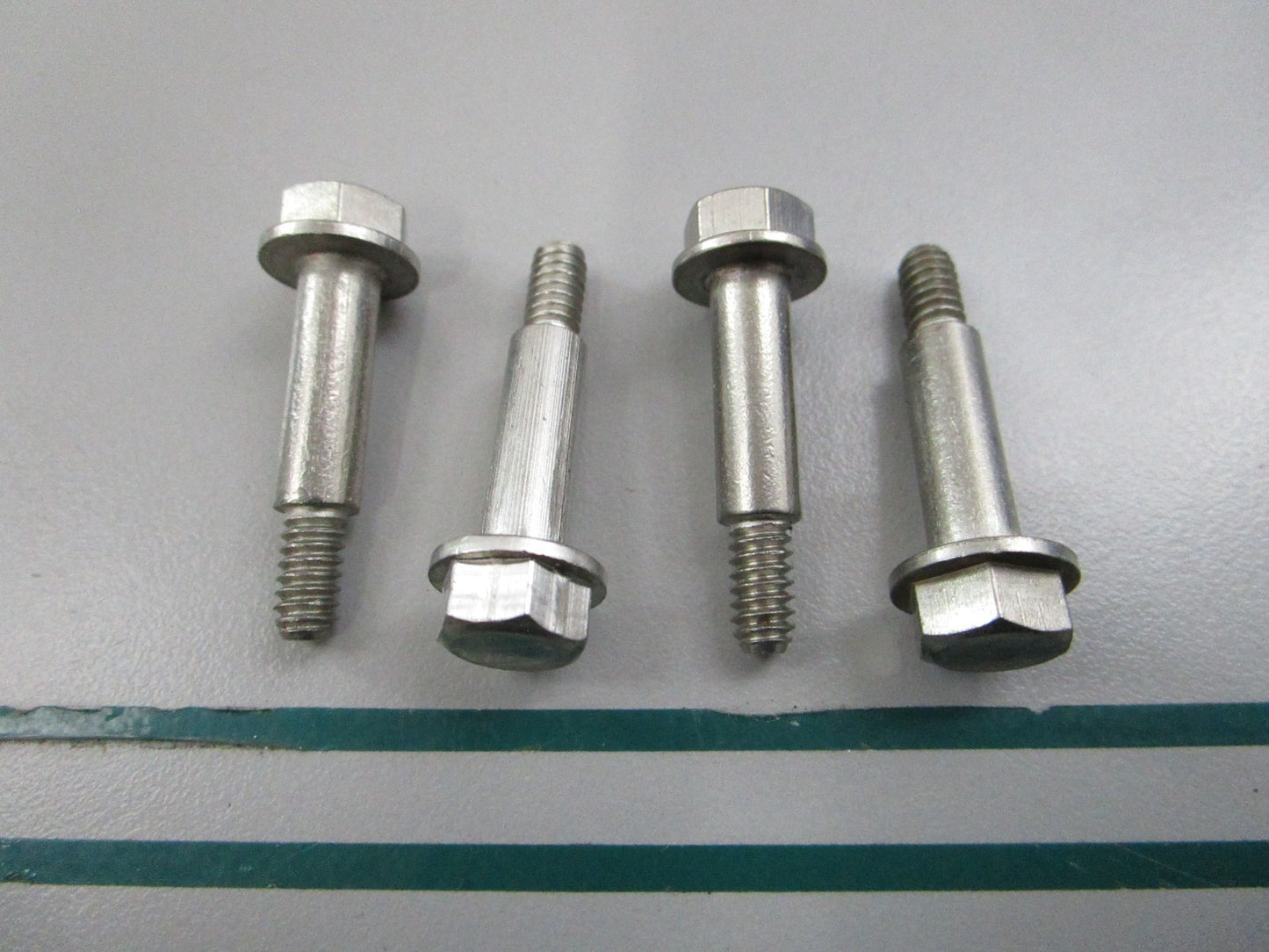NEW OEM (LOT OF 4) 332638 0332638 OMC Johnson Evinrude Screw 0810