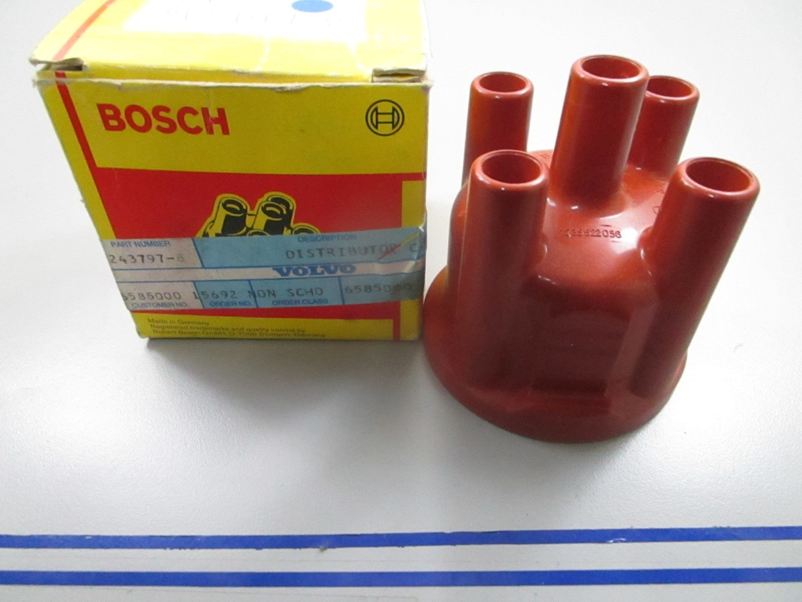 *NEW OEM* 0810 Volvo Bosch Distributor Cap 243797-8