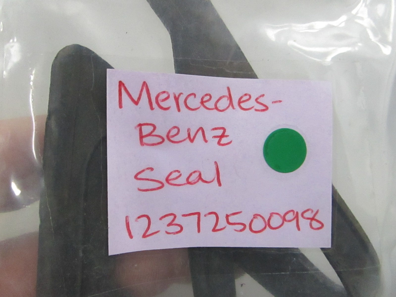 NEW OEM 1237250098 Mercedes-Benz Seal 0810