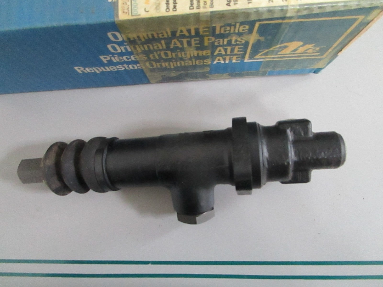 NEW OEM 0004307201 Mercedes-Benz Brake Master Cylinder 0820