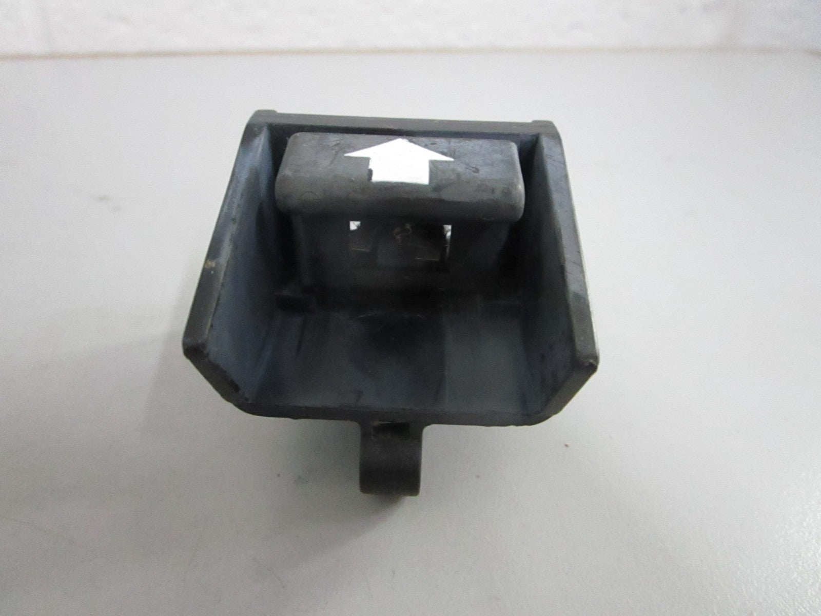 NEW OEM 435818 0435818 OMC Johnson Evinrude Latch 0820