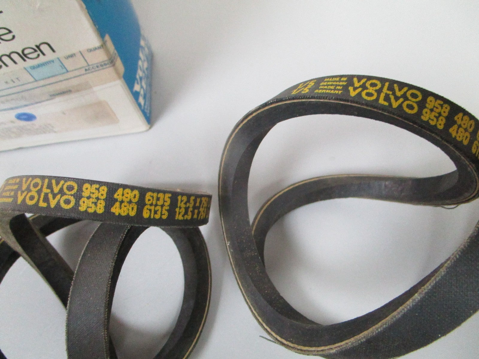 NEW OEM 958525 Volvo Penta Drive Belt Kit 0720