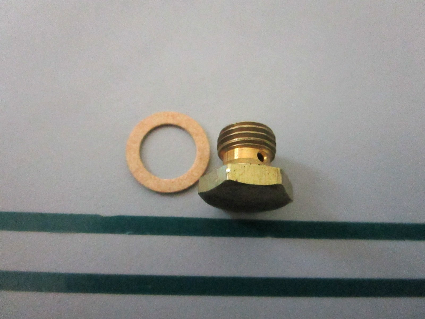 NEW OEM 493763 Briggs & Stratton Fuel Bowl Screw Kit 0810