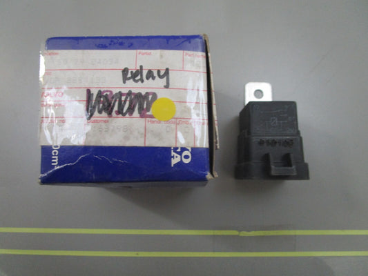 *NEW OEM* 0810 Volvo Penta Relay 3854138