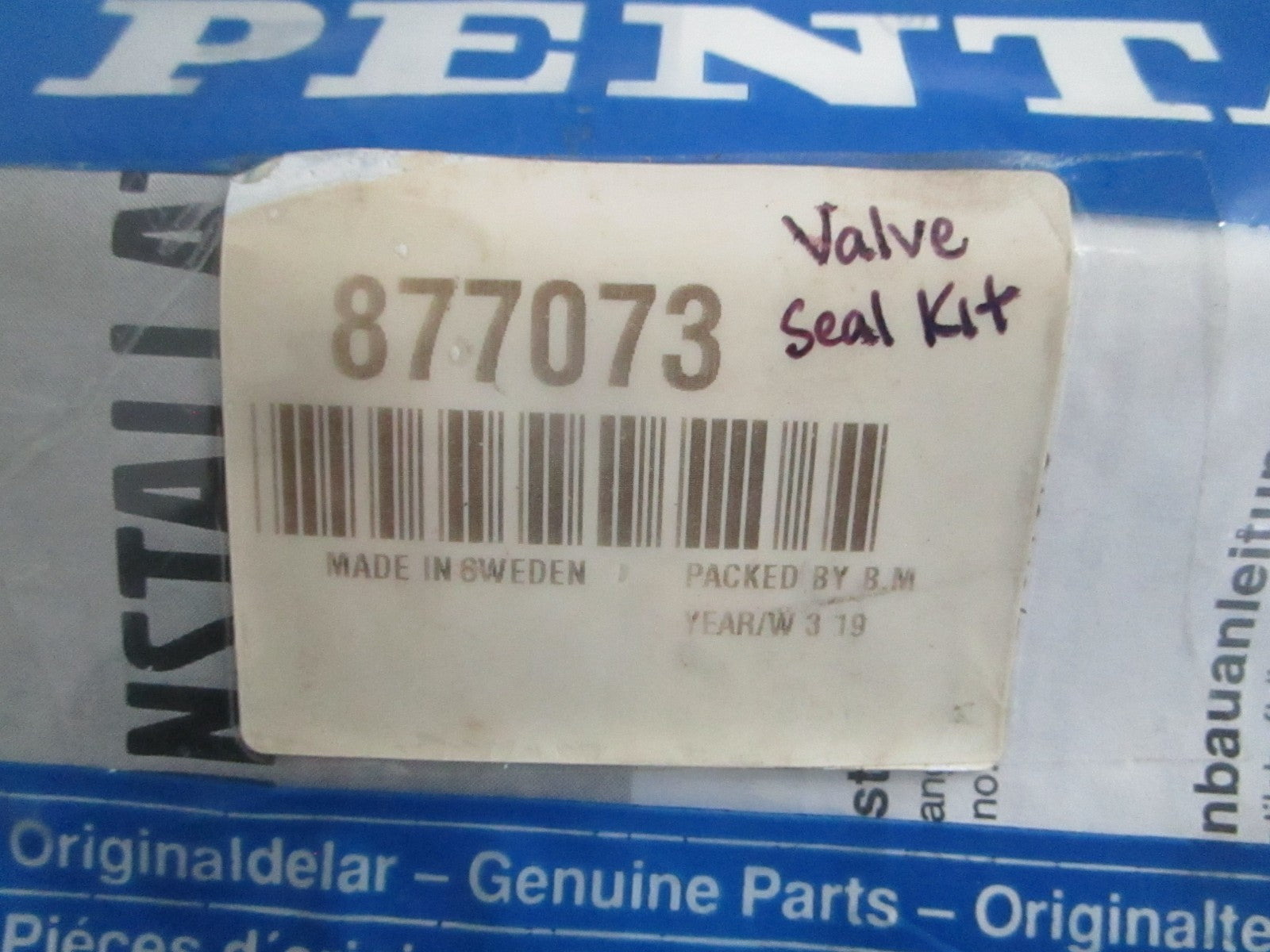 NEW OEM Volvo Penta 877073 Valve Stem Seal Kit 0820