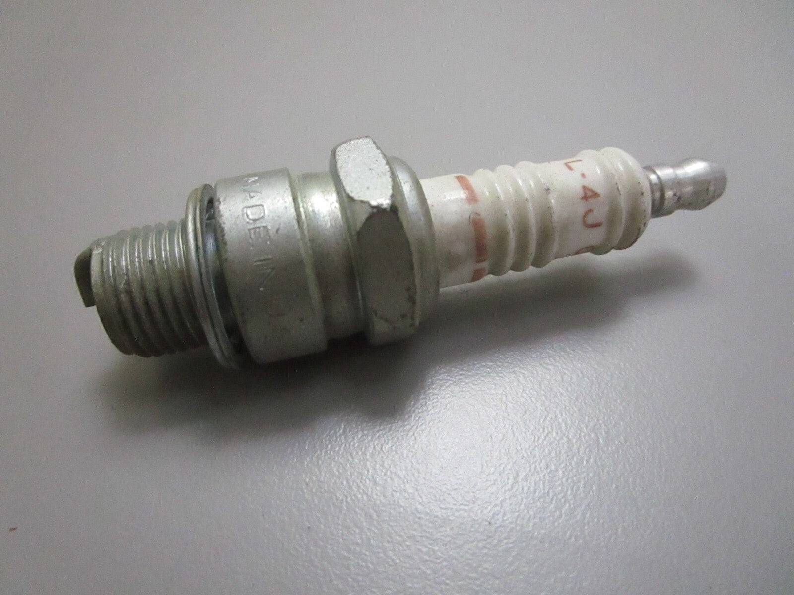 *NEW* 0810 Champion Spark Plug UL-4J