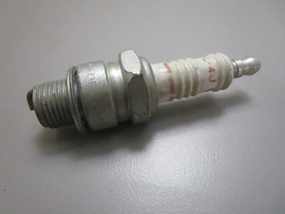 *NEW* 0810 Champion Spark Plug UL-4J