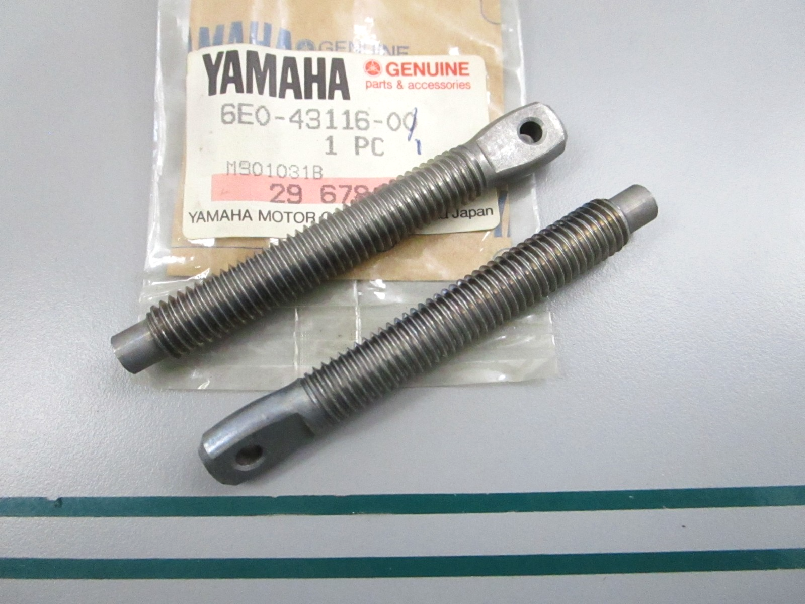 NEW OEM (LOT OF 2) 6E0-43116-00-00 Yamaha Clamp Screw 0810