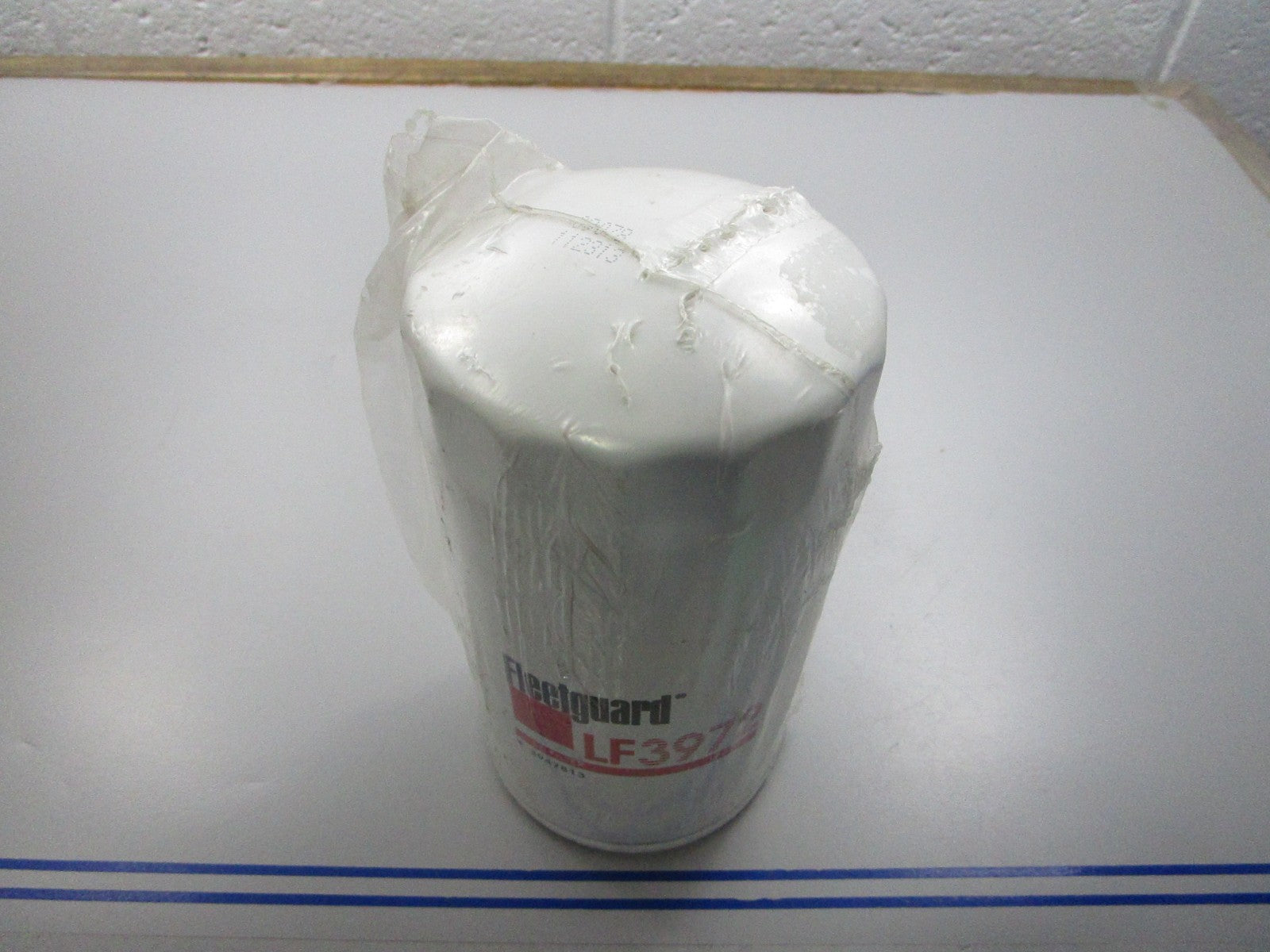 NEW OEM LF3972 Fleetguard Lube Filter 0810