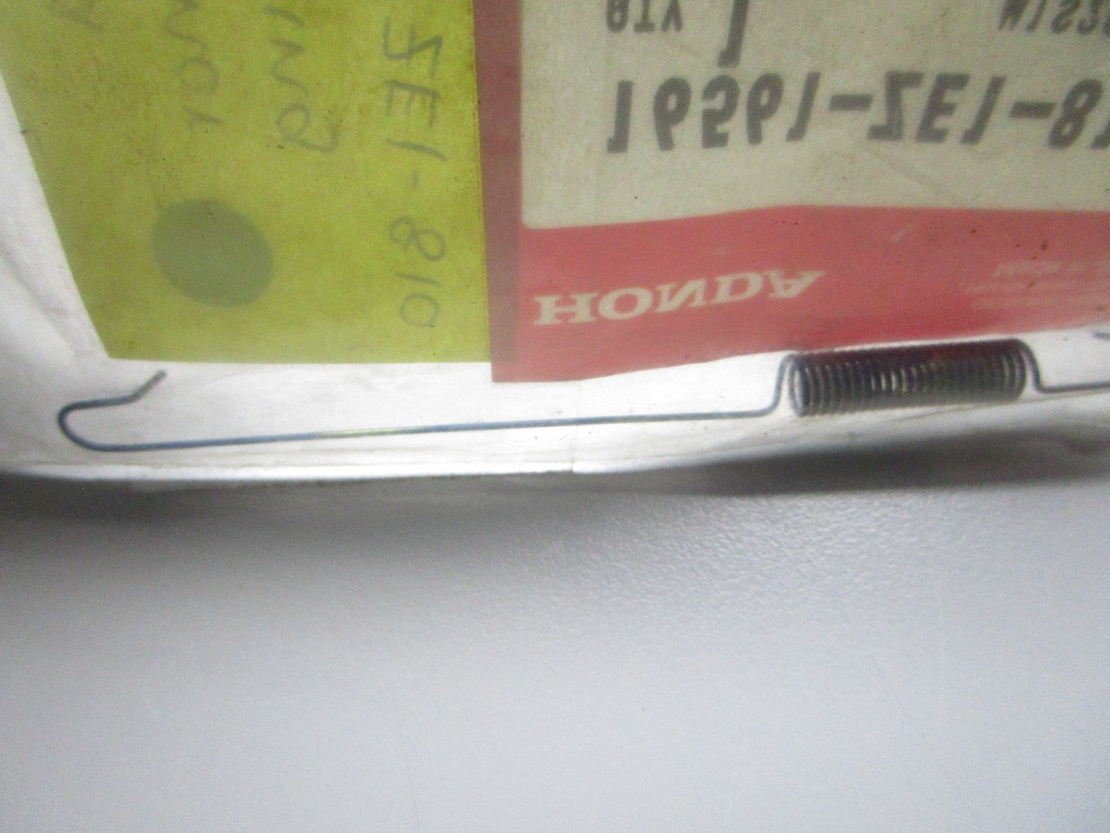 *NEW OEM* 0810 Honda Governor Spring 16561-ZE1-810