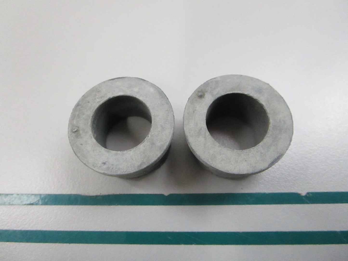 NEW OEM (LOT OF 2) 122406 0122406 OMC Johnson Evinrude Grommet 0810