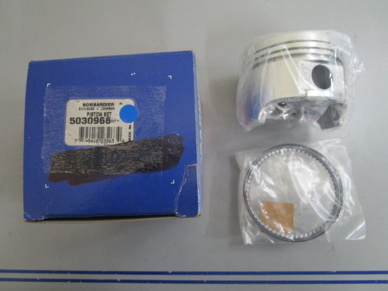 *NEW OEM* 0820 OMC Johnson Evinrude Piston Set 5030968