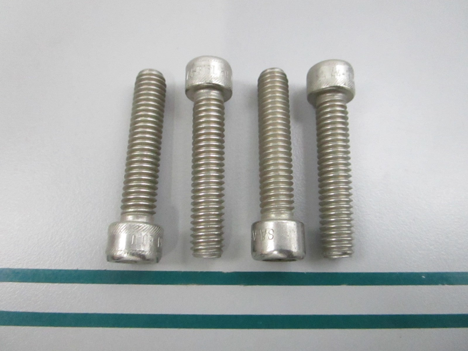 NEW OEM (LOT OF 4) 959440 Volvo Penta Screw 0810