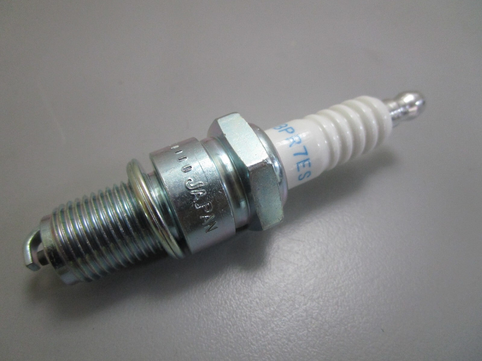 *NEW* (LOT OF 10) 0820 NGK Spark Plug BPR7ES