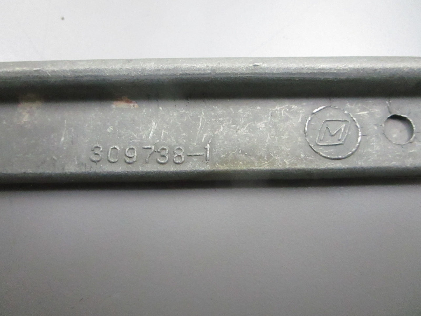 *NEW OEM* 0810 OMC Johnson Evinrude Bracket Plate 309738 0309738