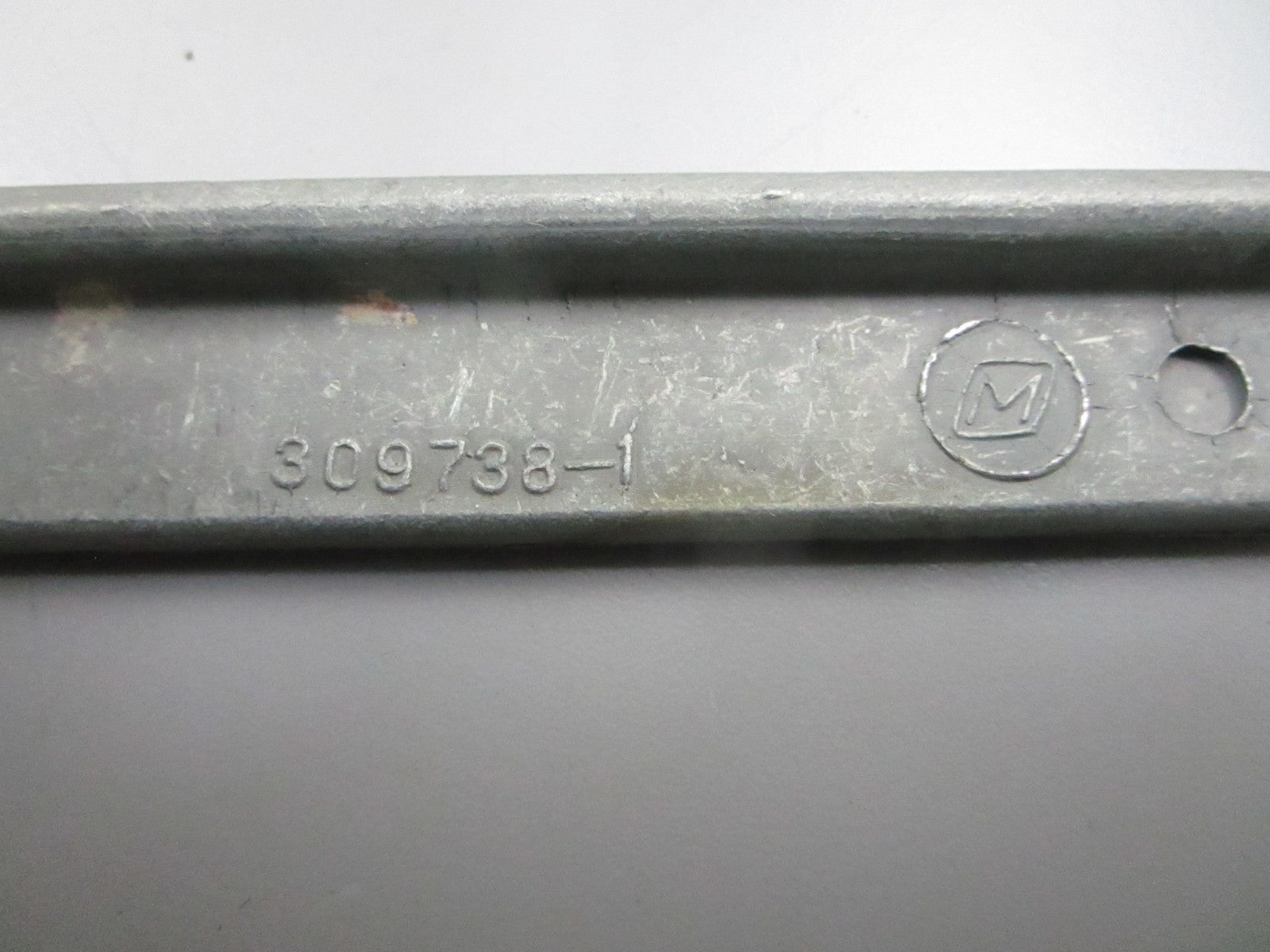 *NEW OEM* 0810 OMC Johnson Evinrude Bracket Plate 309738 0309738