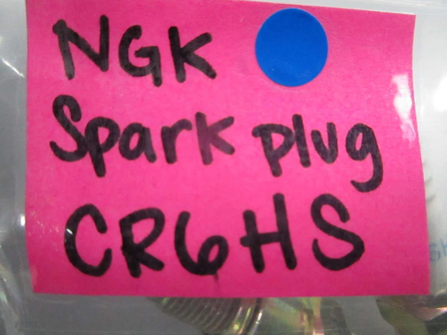 *NEW* (LOT OF 4) 0810 NGK Spark Plug CR6HS