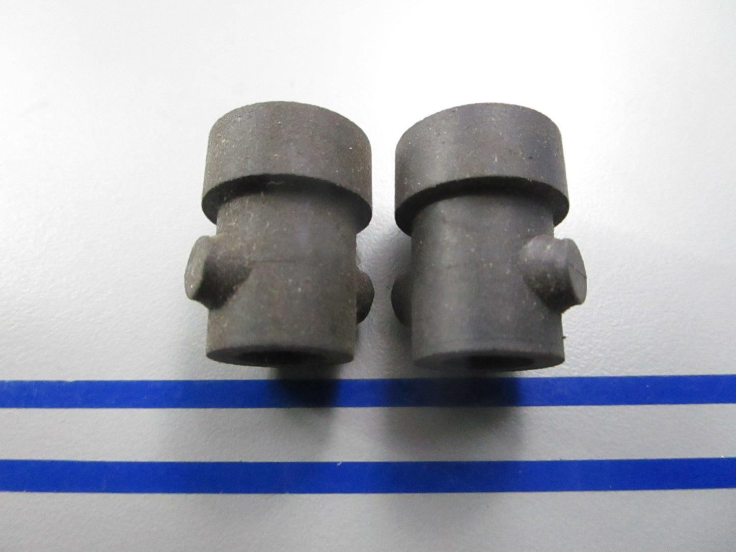 *NEW OEM* (LOT OF 2) 0810 OMC Johnson Evinrude Water Tube Grommet 321129 0321129