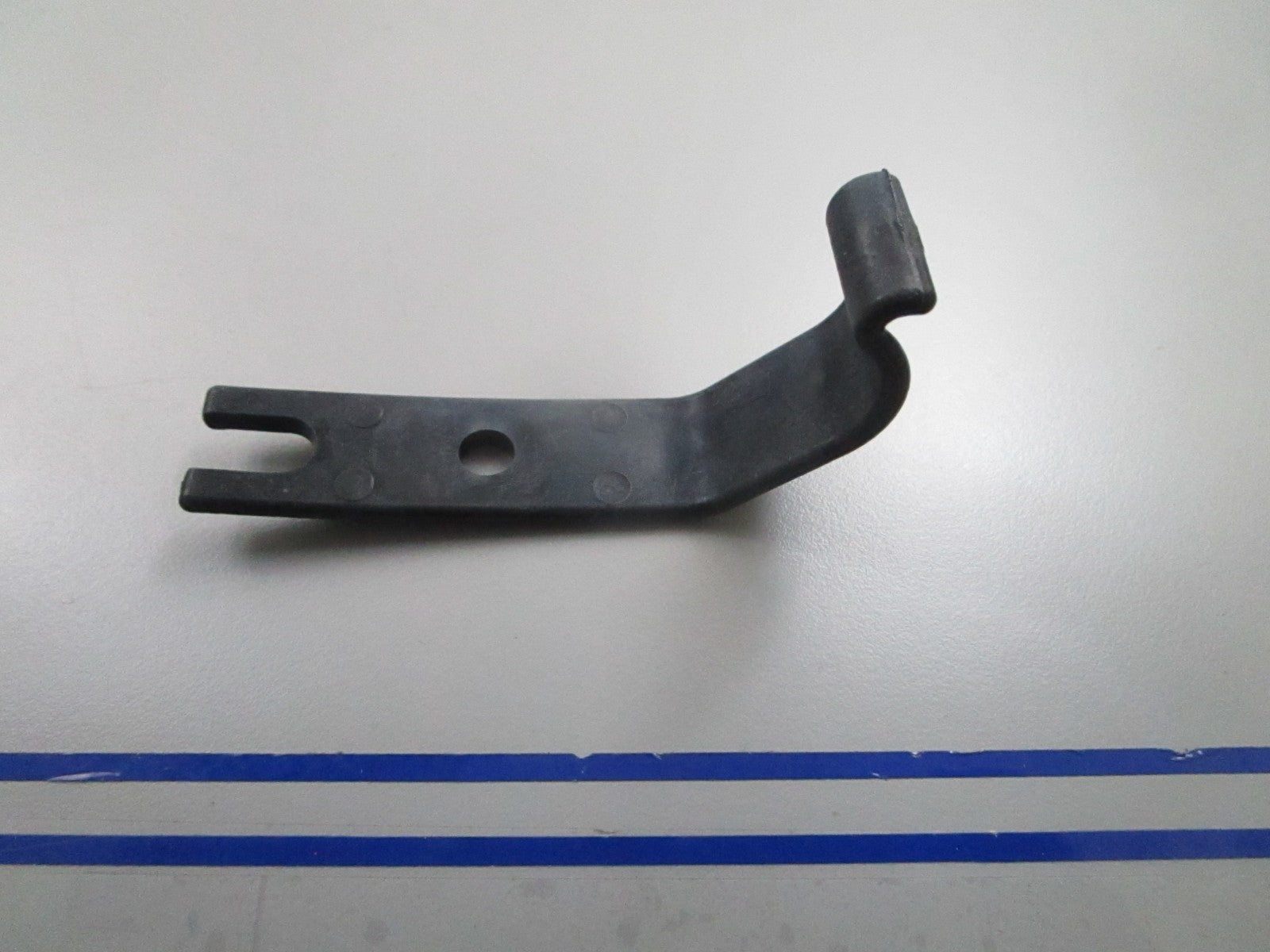 *NEW OEM* 0810 OMC Johnson Evinrude Fuel Line Retainer 329610 0329610