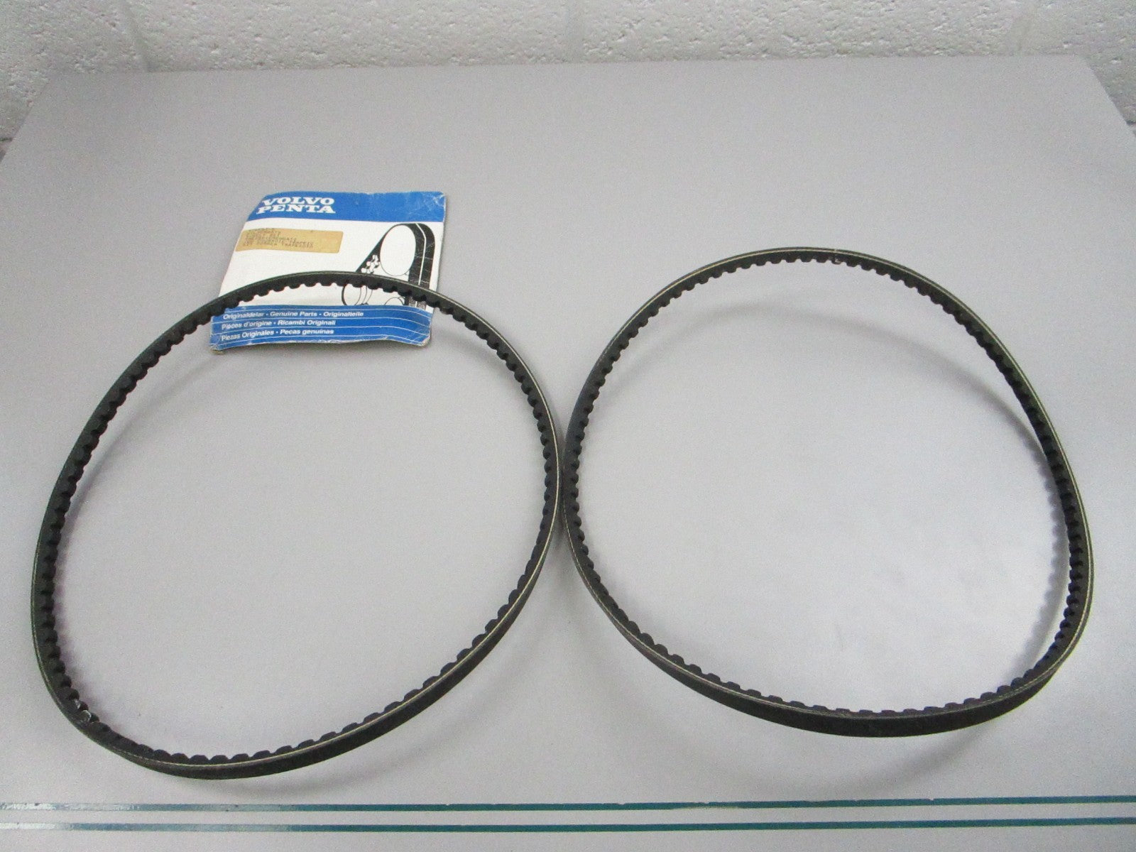NEW OEM 976483 Volvo Penta V-Belt Set 0810