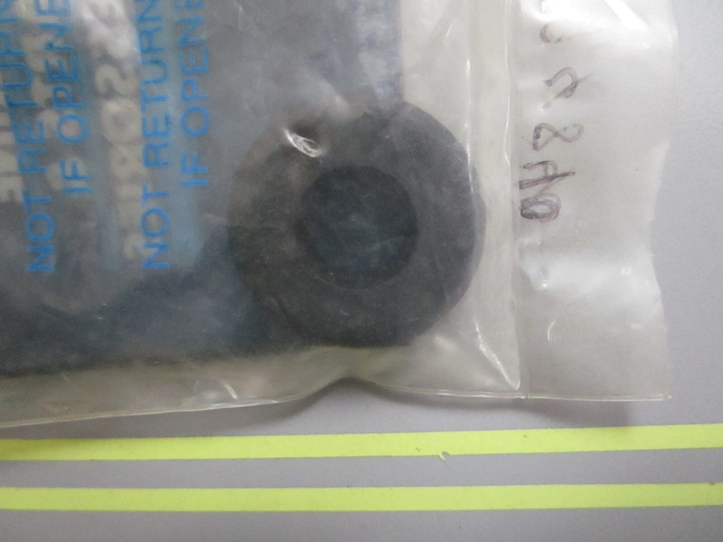 *NEW OEM* 0810 Mercury Quicksilver Grommet F94840