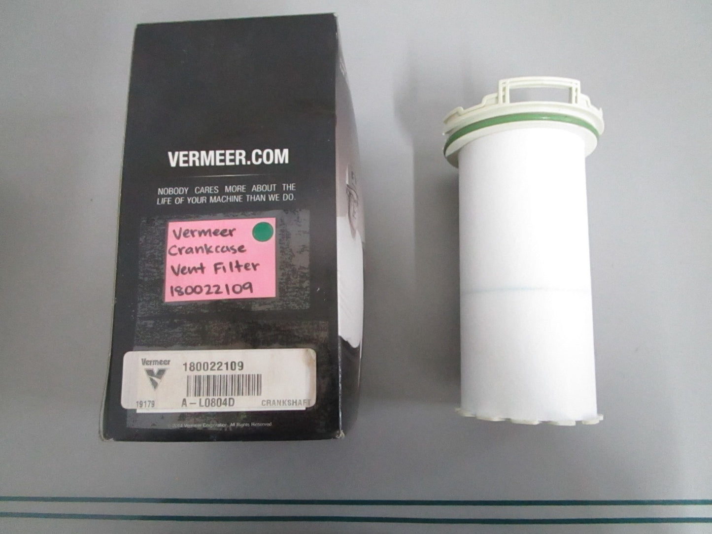 NEW OEM 180022109 Vermeer Crankcase Vent Filter 0820