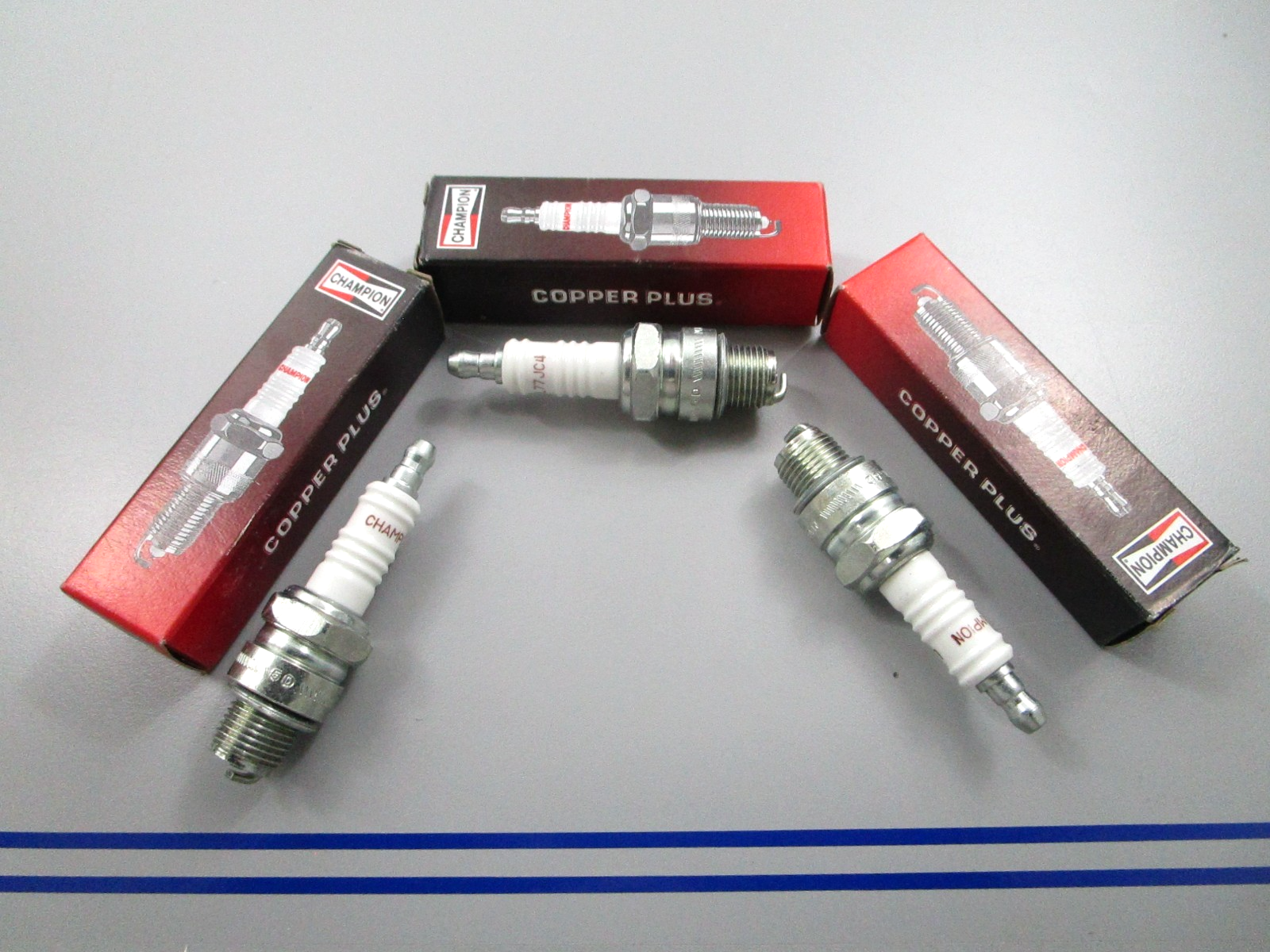 *NEW* (LOT OF 3) 0810 Champion Spark Plug L77JC4