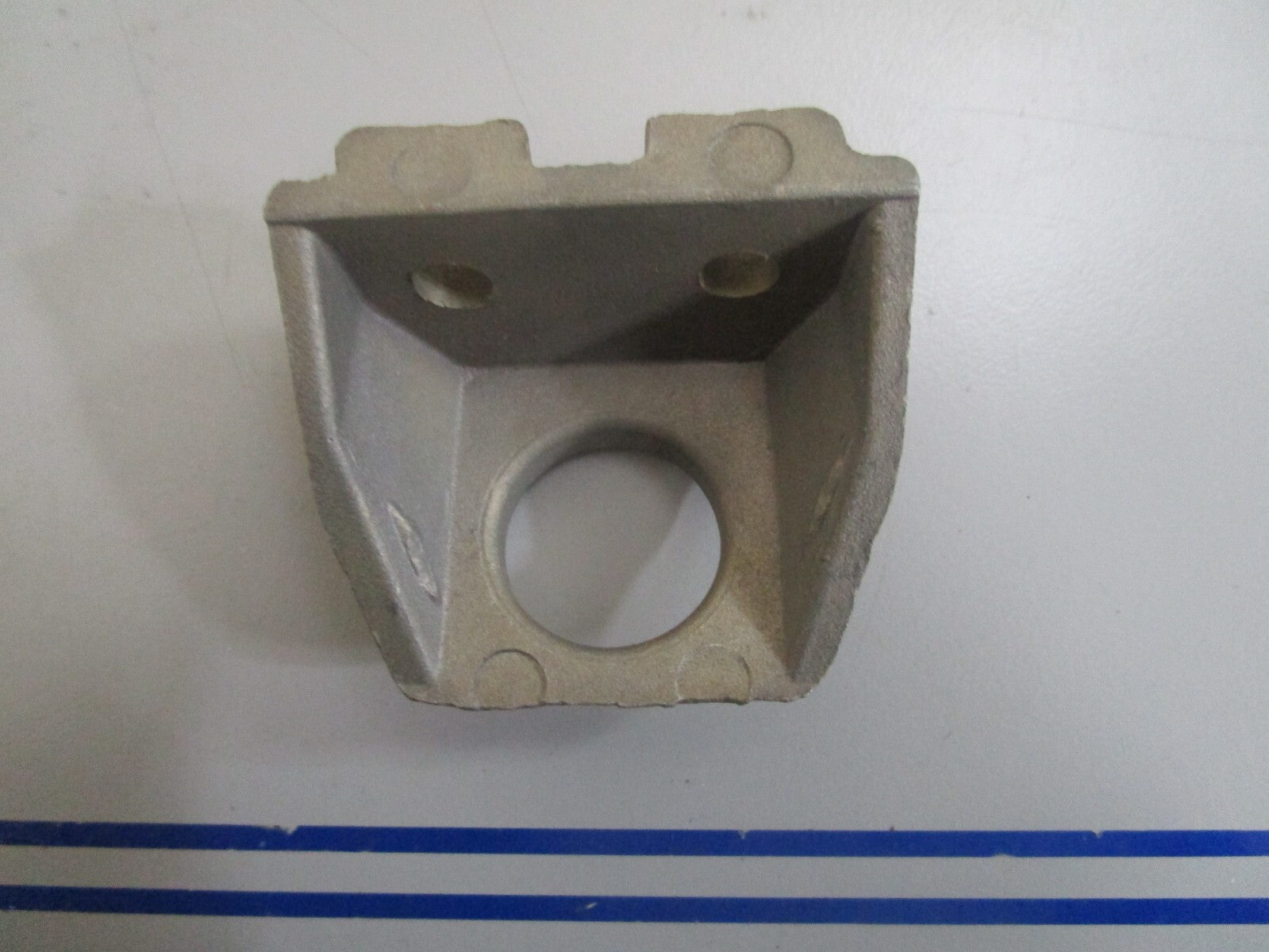 *NEW OEM* 0810 OMC Johnson Evinrude Front Support 315111 0315111