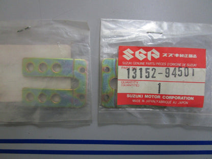 *NEW OEM* (LOT OF 2) 0810 Suzuki Reed Valve Stopper 13152-94501