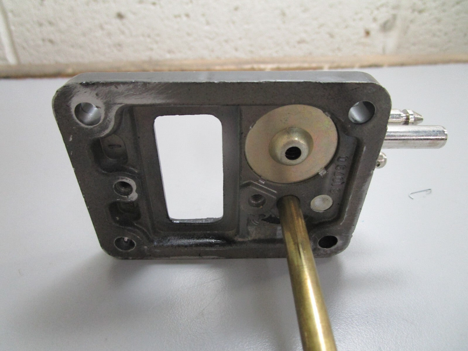 *NEW OEM* 0820 OMC Johnson Evinrude Fuel Housing & Pickup 398409 0398409