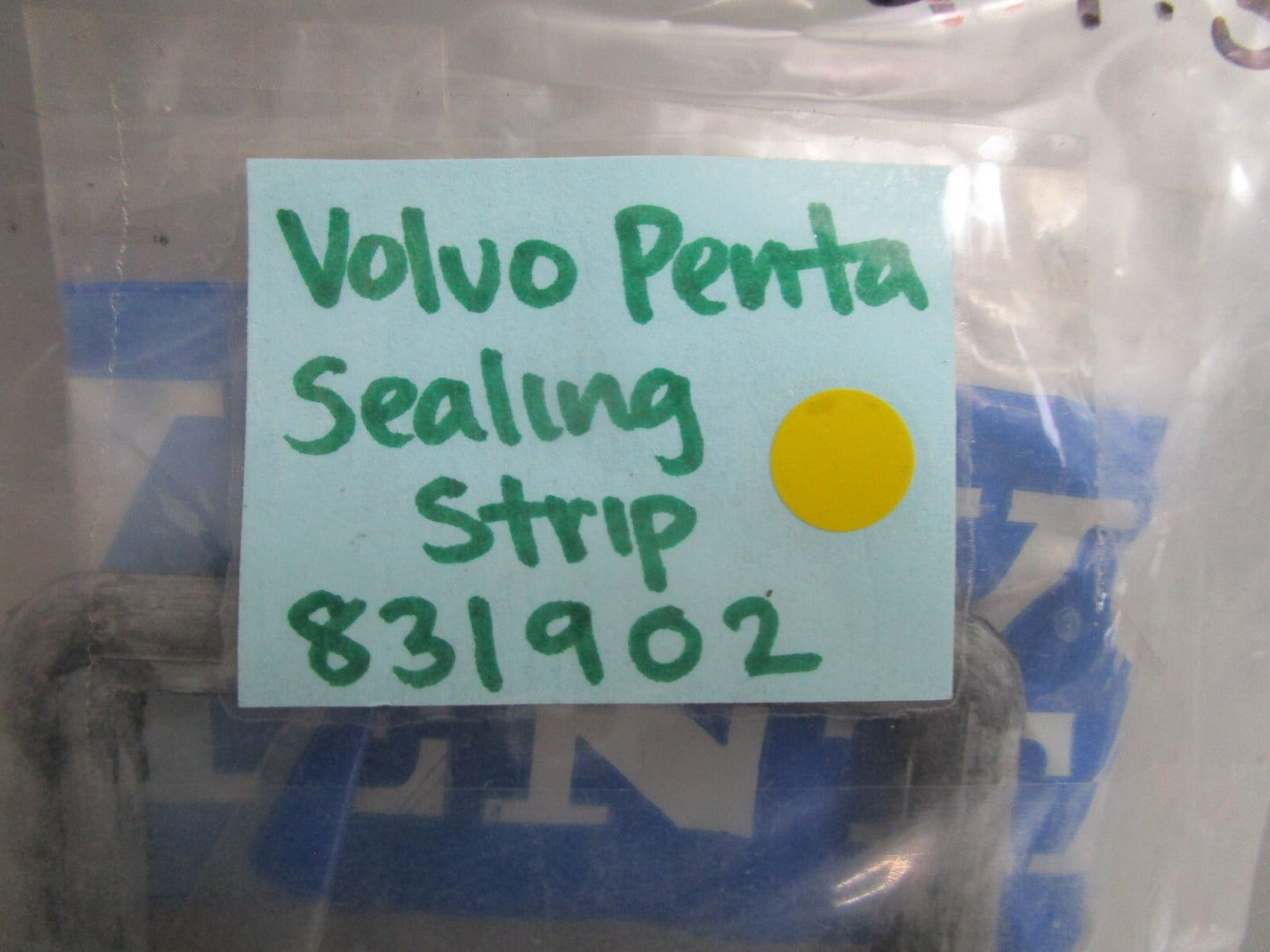 *NEW OEM* 0810 Volvo Penta Sealing Strip 831902