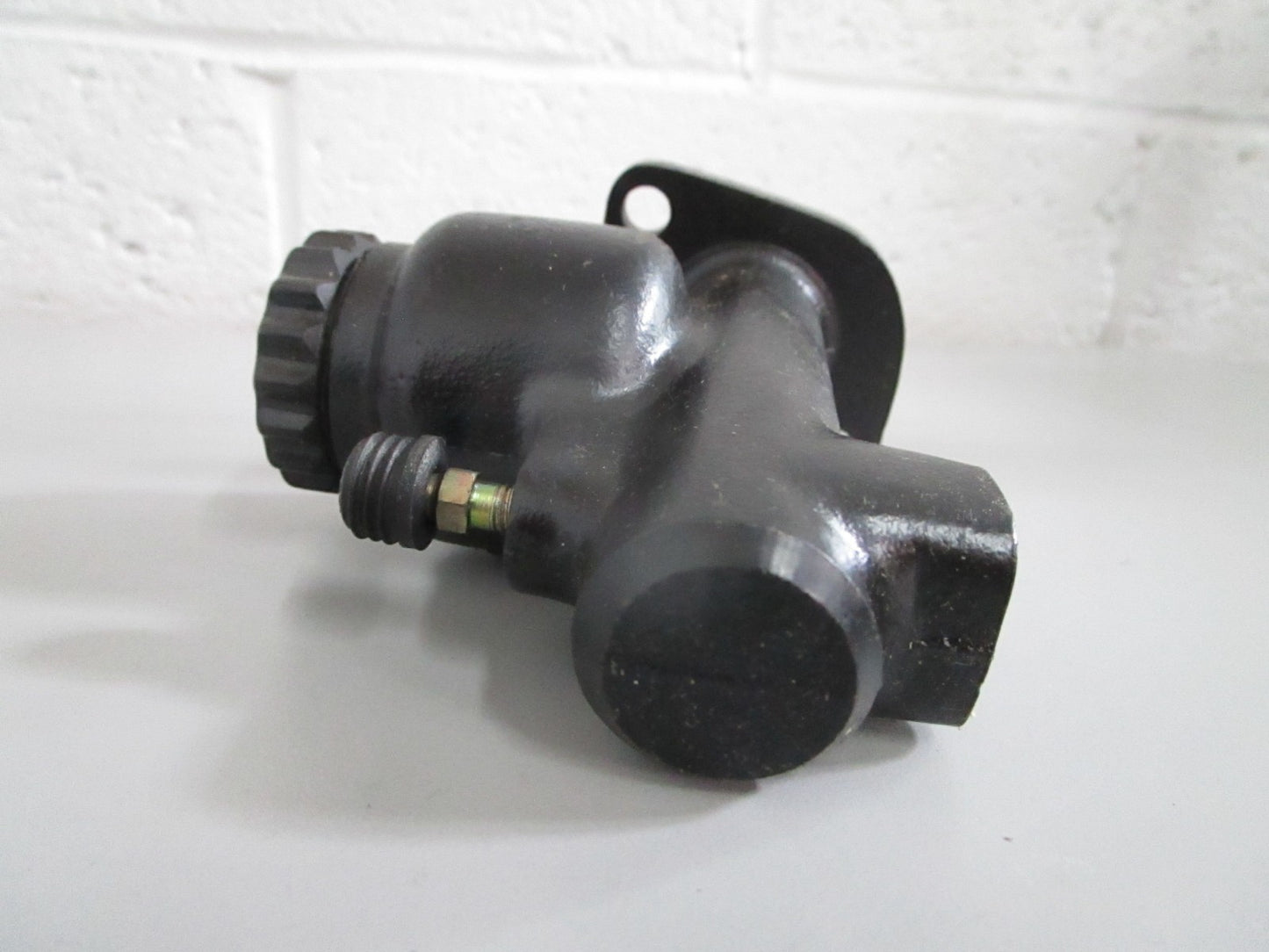 NEW OEM 0002951506 Mercedes-Benz Clutch Master Cylinder 0820
