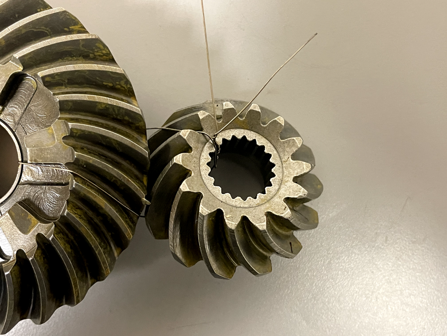 *NEW OEM* 0670 OMC Johnson Evinrude Pinion and Forward Gear 910993 983141