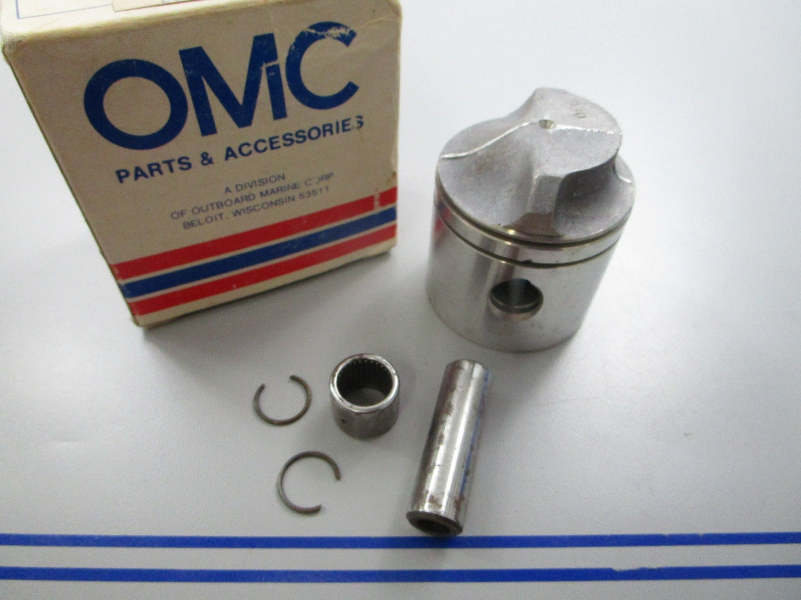 *NEW OEM* 0810 OMC Johnson Evinrude Piston, Wrist Pin & Bearing Ay Kit 391527