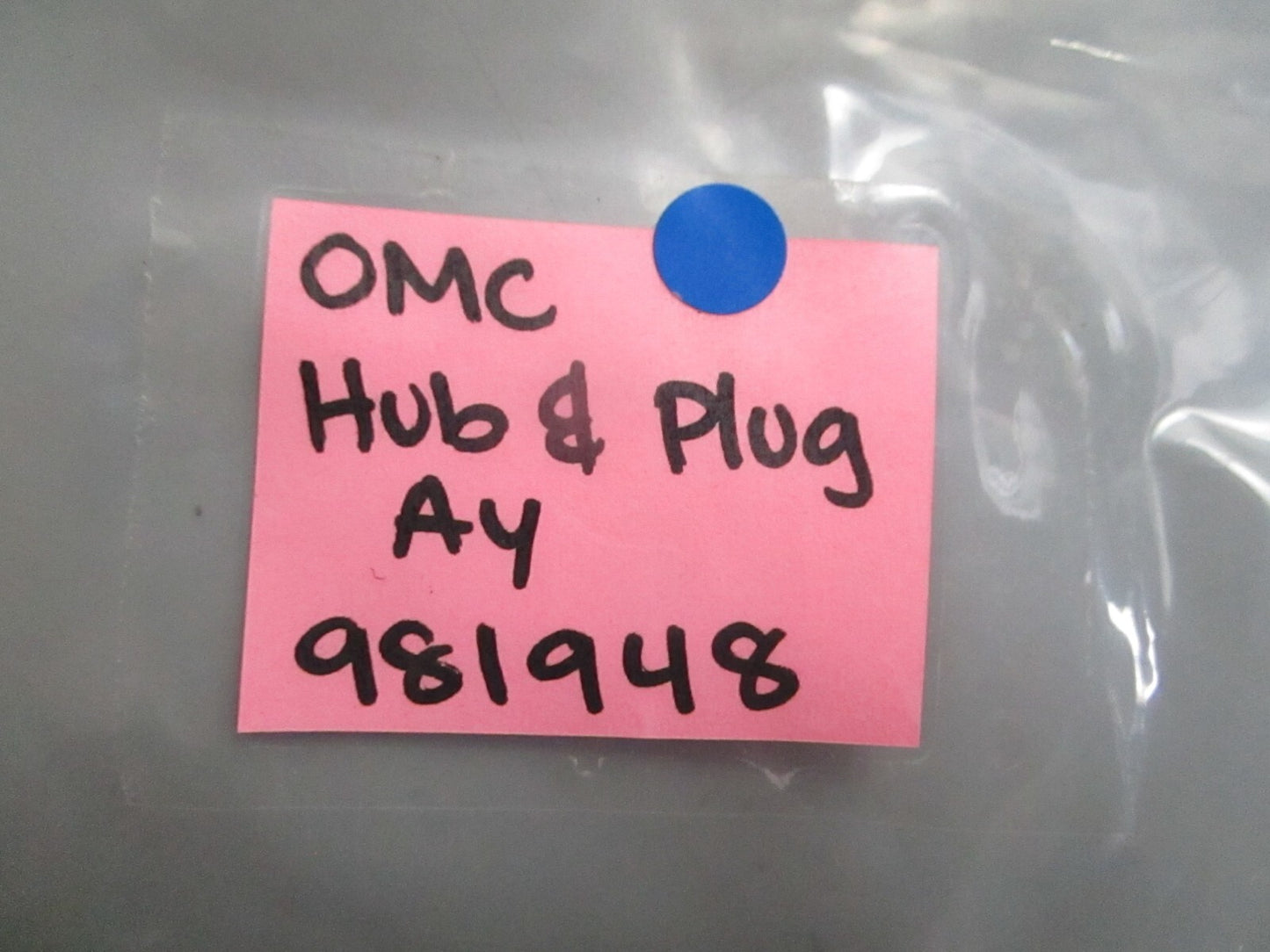 *NEW OEM* 0820 OMC Johnson Evinrude Hub & Plug Ay 981948 0981948