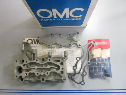 *NEW OEM* 0820 OMC Johnson Evinrude Cylinder Head & Water Cover 395702 0395702