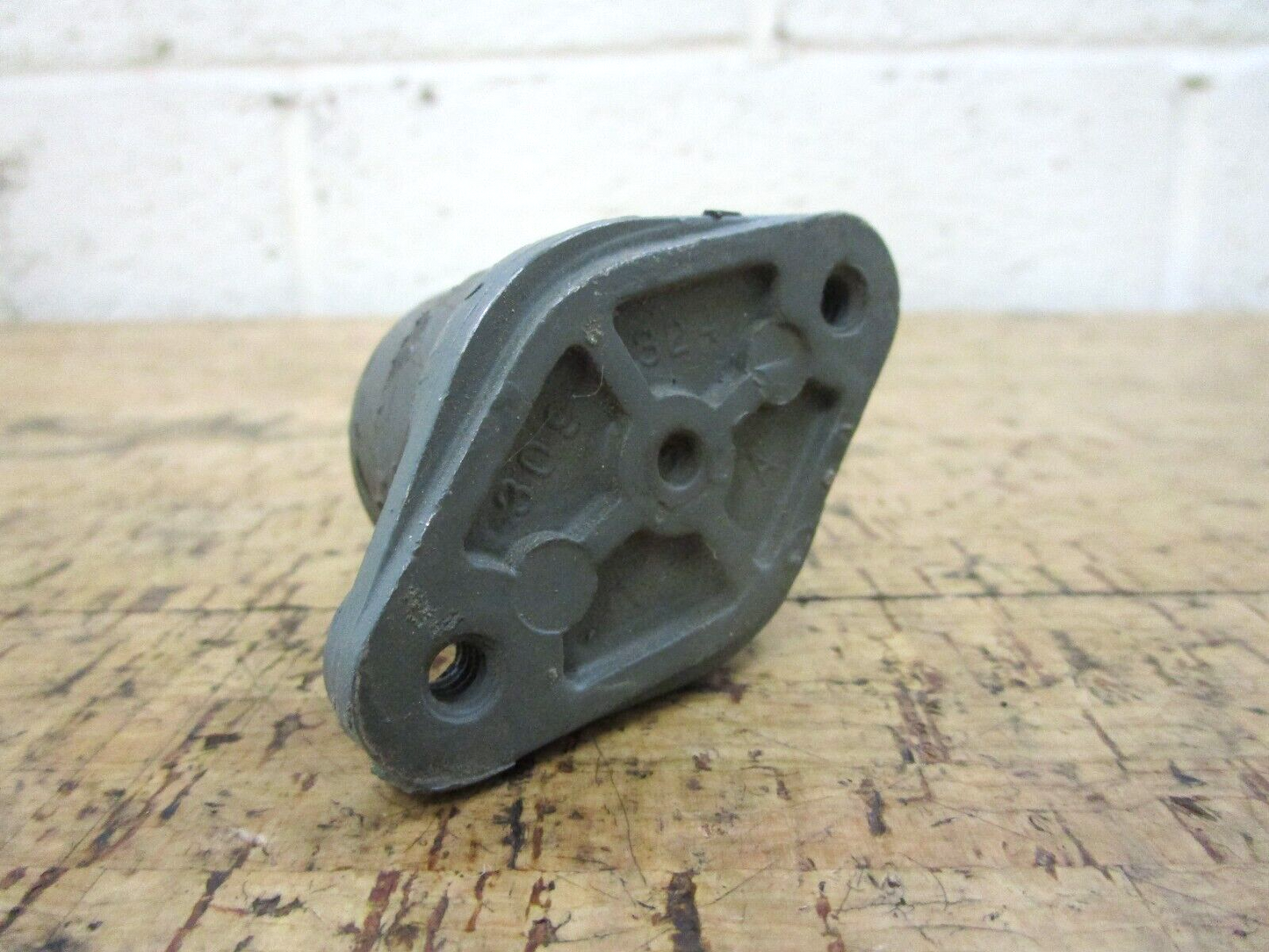 *NEW OEM* 0750 OMC Johnson Evinrude RUBBER MOUNT 309324 0309324