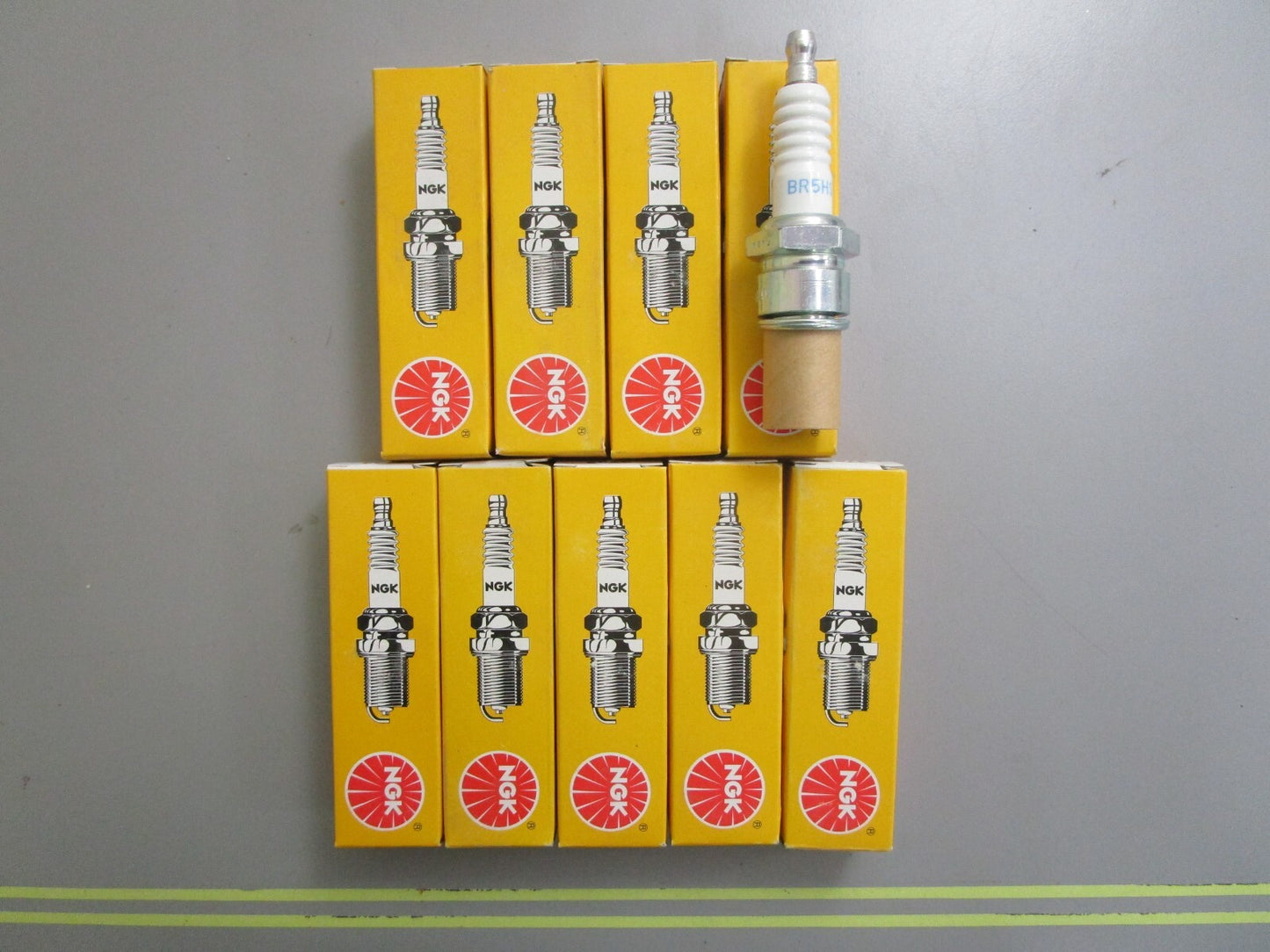 *NEW* (LOT OF 9) 0820 NGK Spark Plug BR5HS