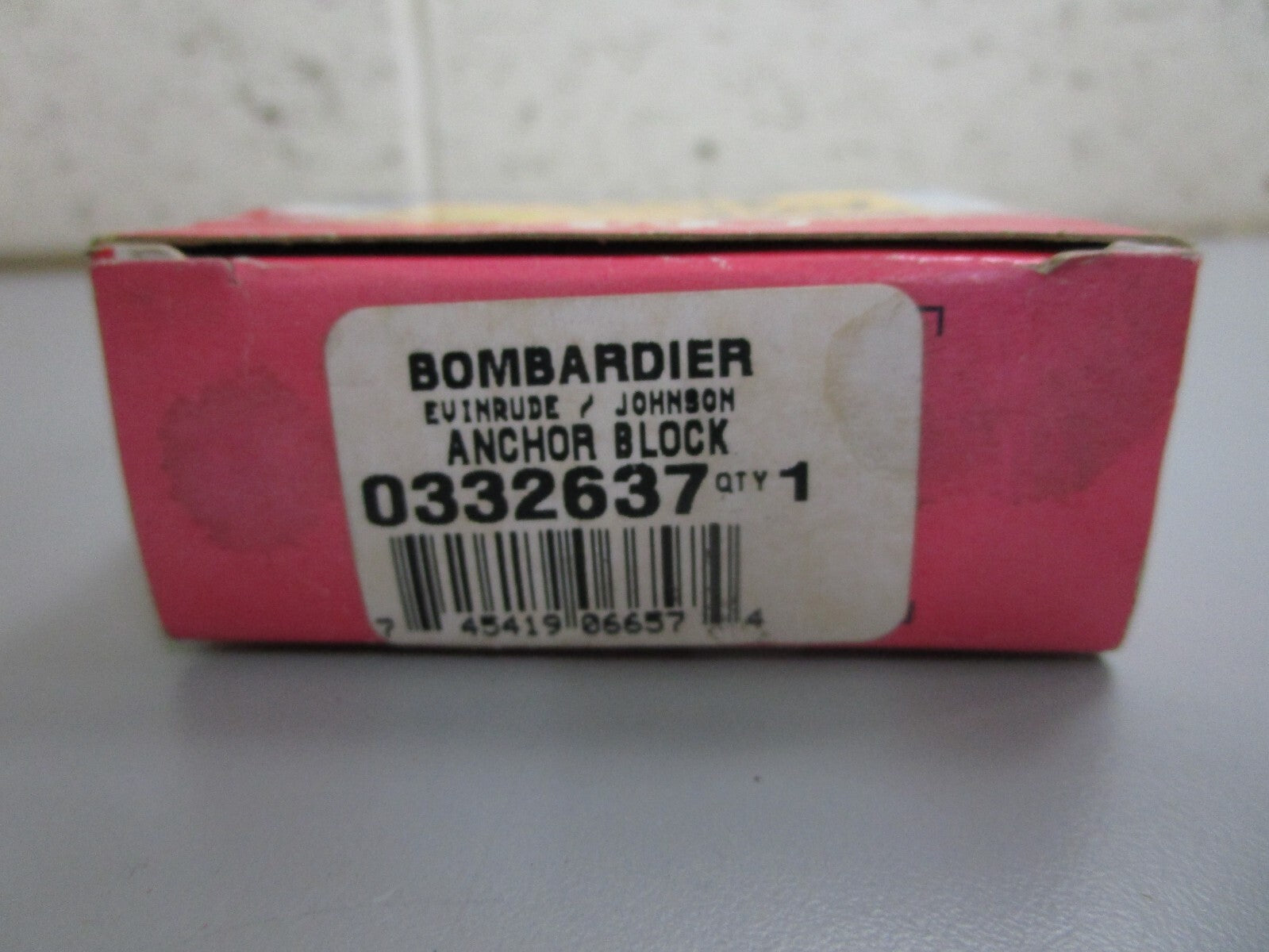 *NEW OEM* 0820 OMC Johnson Evinrude Anchor Block 332637 0332637