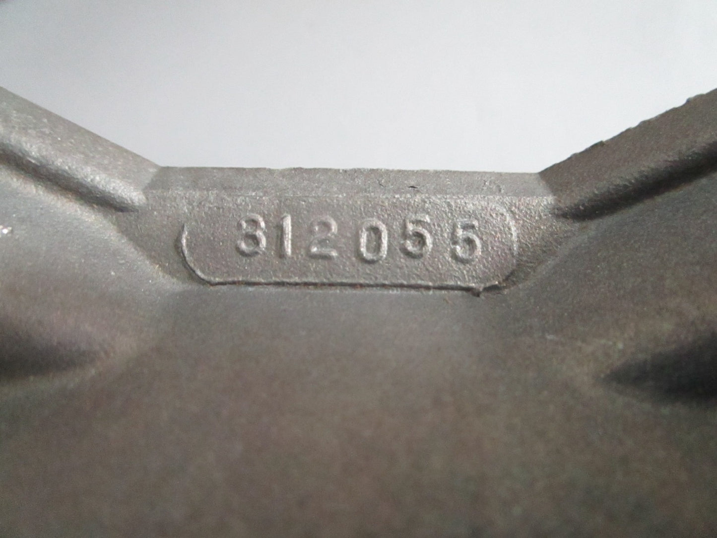 NEW OEM 312055 0312055 OMC Johnson Evinrude PORT Cylinder Head 0820