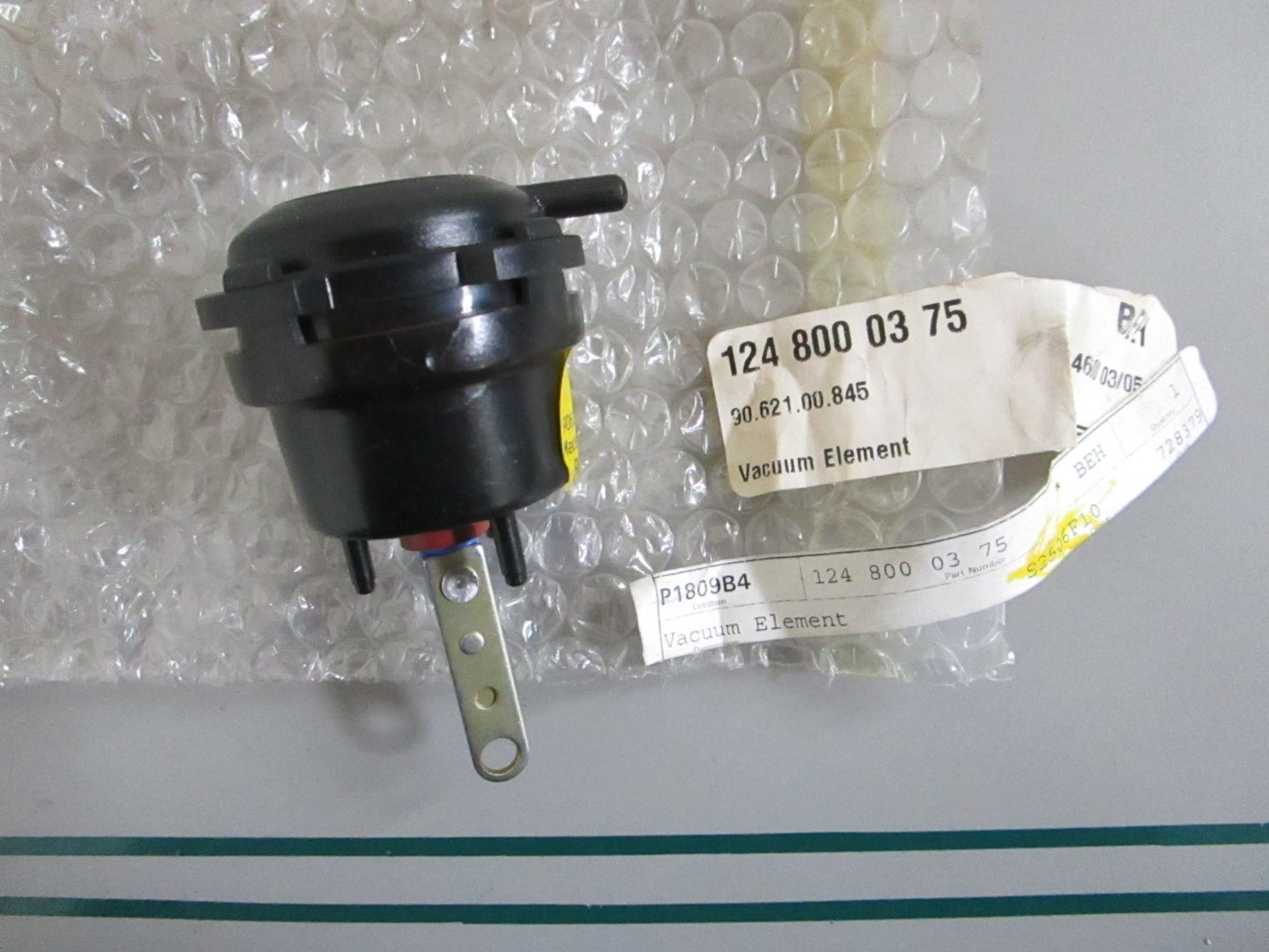 NEW OEM 1248000375 Mercedes-Benz Vacuum Element 0820