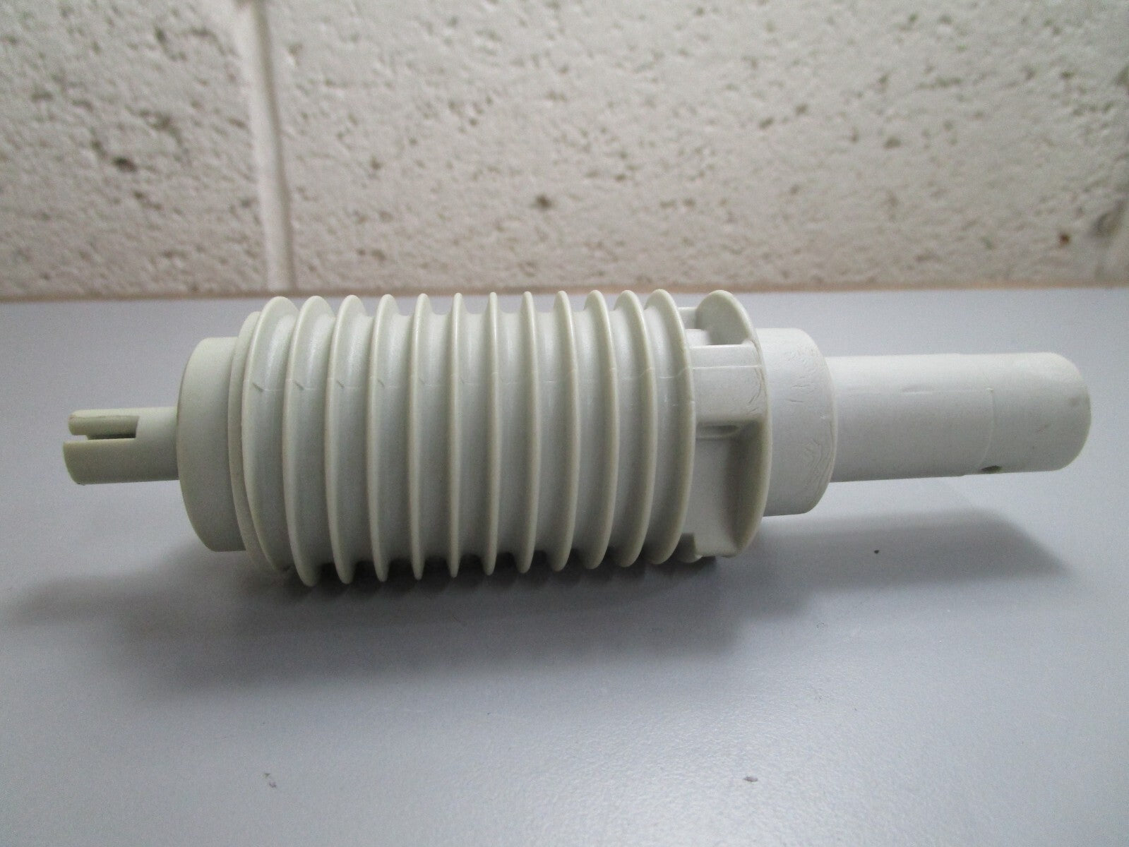 *NEW OEM* 0820 OMC Johnson Evinrude Recoil Spool 323572 0323572